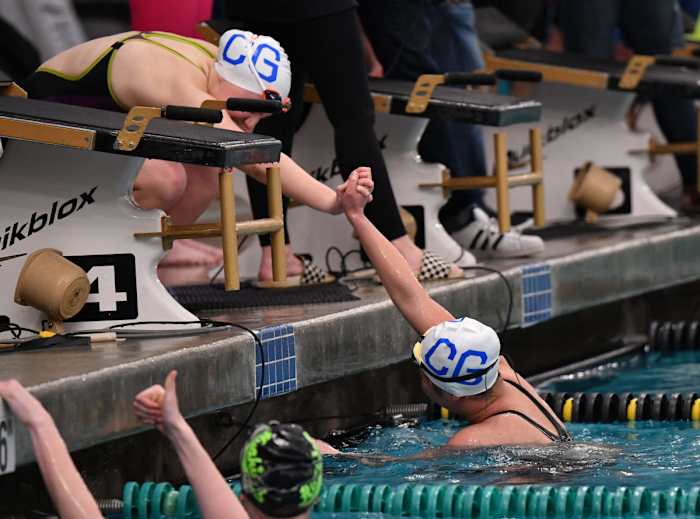 22.girls_400freelay-1